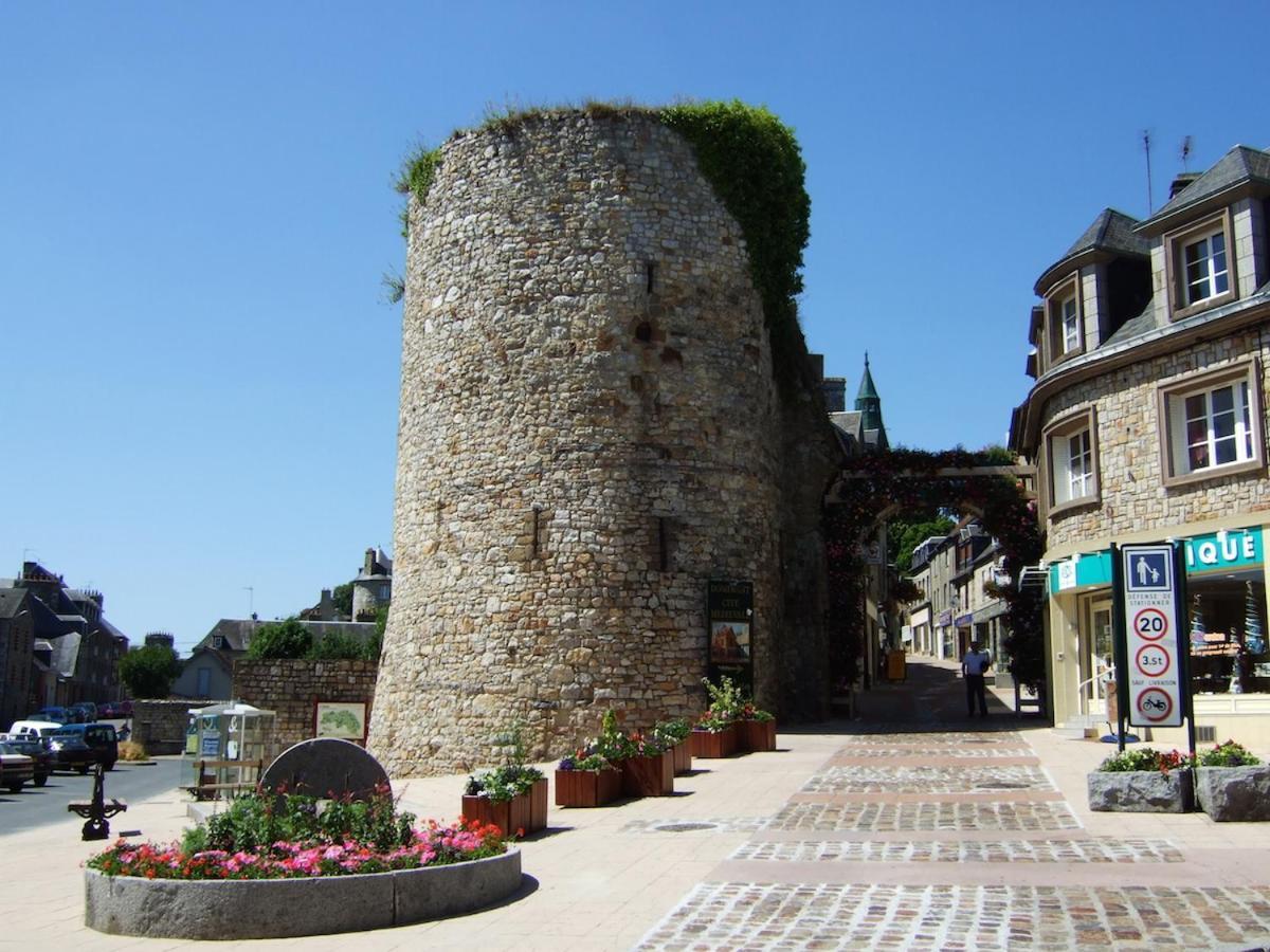 La Maison Sur Les Remparts Domfront  Exterior foto